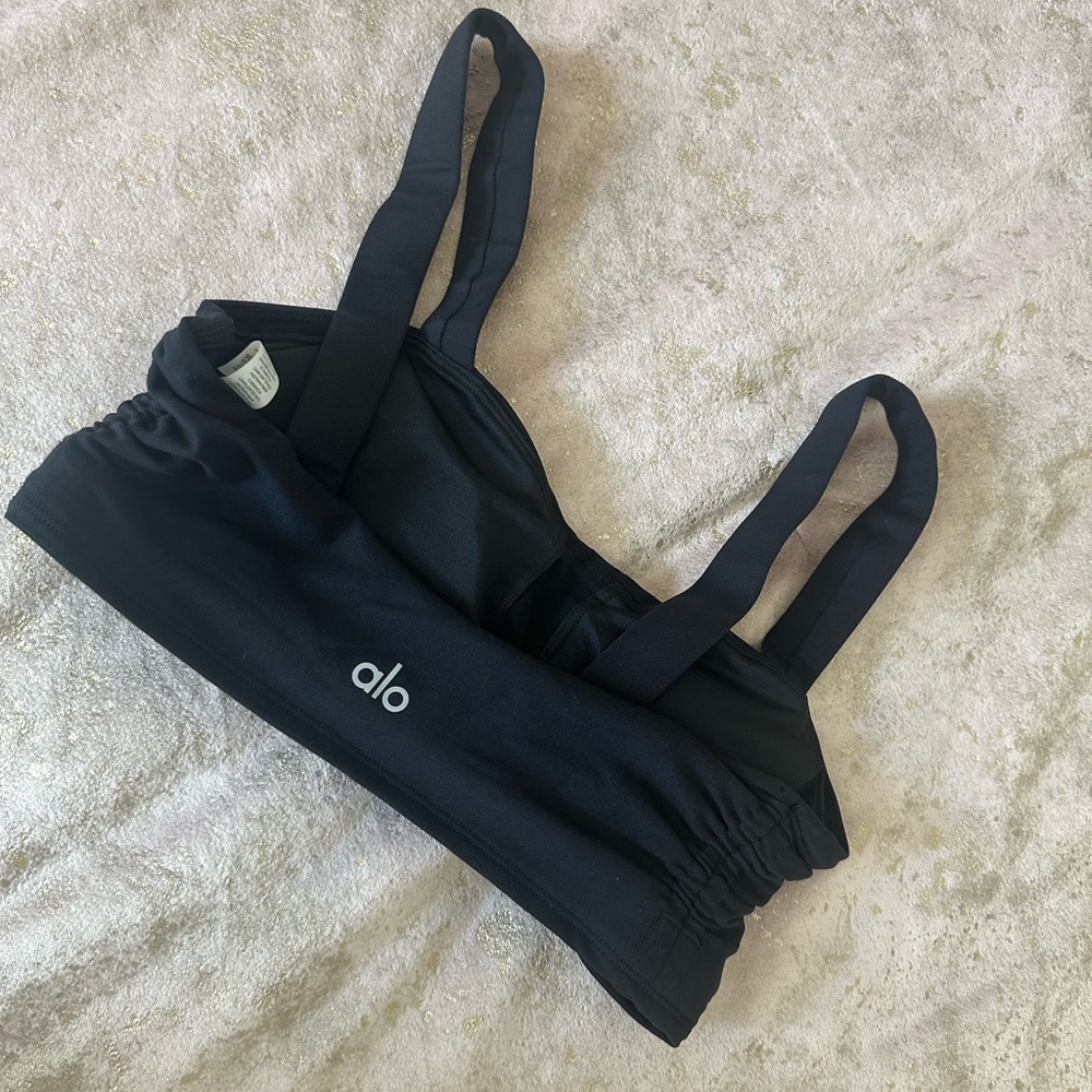 Never worn alo sports bras size 2
